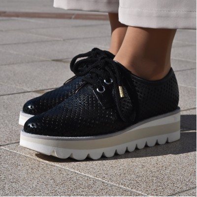Pertini fekete lyukacsos cipő