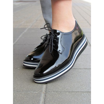 Pertini fekete lakk fűzős cipő