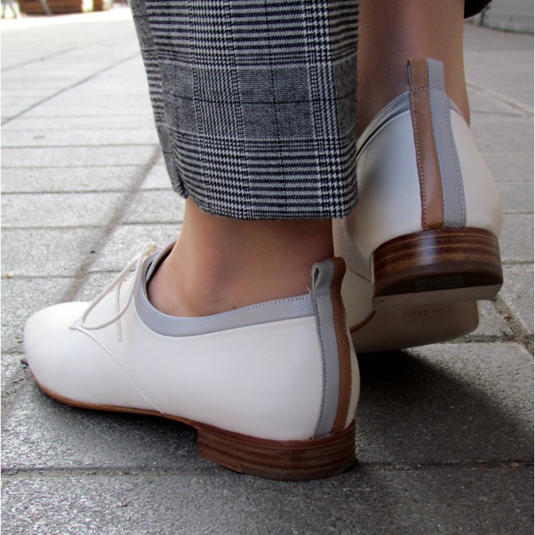 Pertini krém színű fűzős cipő