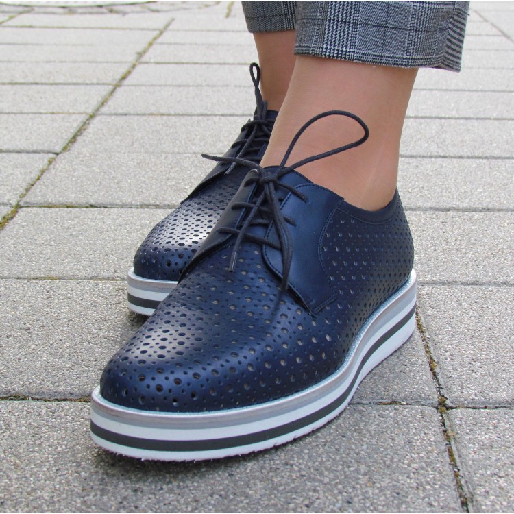 Pertini kék lyukacsos cipő