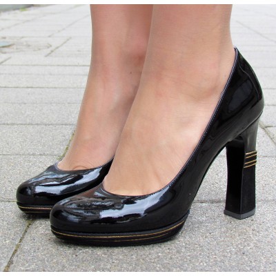 Sandro Vicari fekete magassarkú cipő
