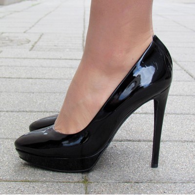 Sandro Vicari fekete lakk magas cipő