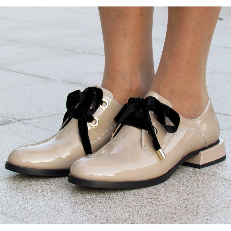 Zocal krém bársonyfűzős cipő
